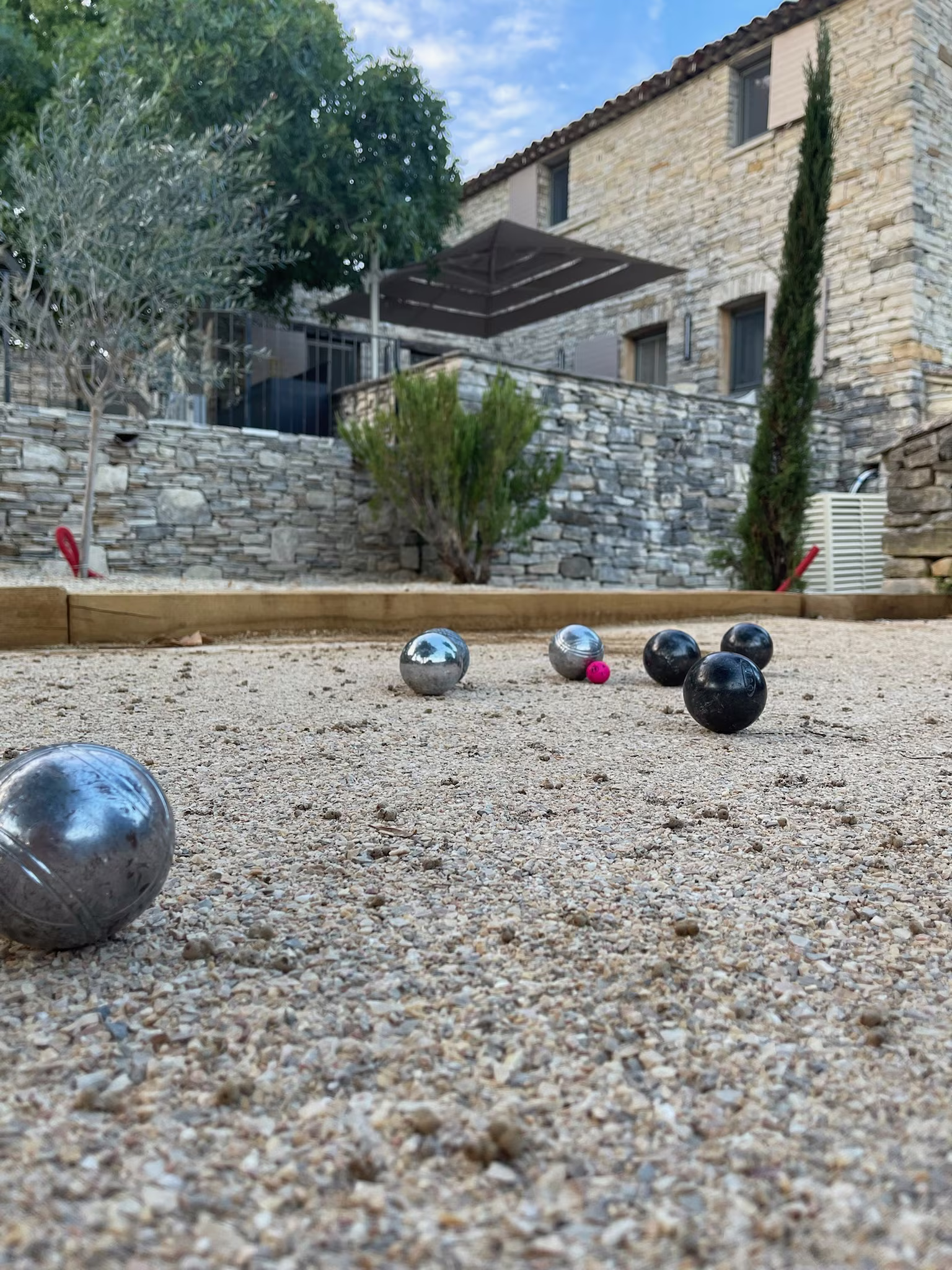 Pétanque et art de vivre provençal